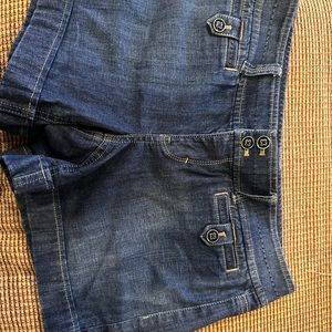 White House black market blanc cuffed Jean short size 2